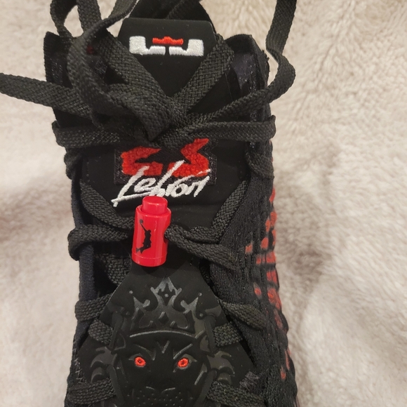 Nike LeBron 17 black infrared - Picture 6 of 8